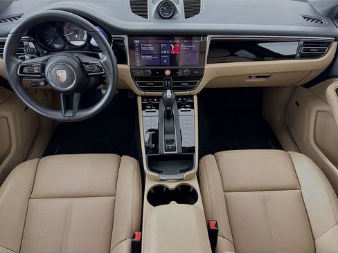 Certified 2025 Porsche Macan image 27