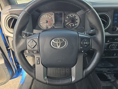 Used 2016 Toyota Tacoma TRD Sport image 24