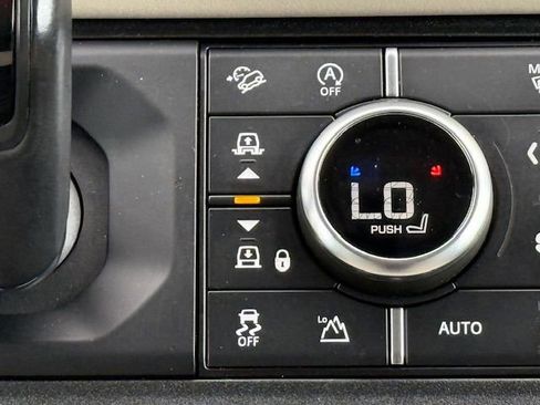 Used 2020 Land Rover Defender 110 First Edition image 21