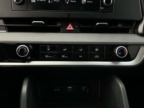 Used 2025 Kia Sportage LX image 25