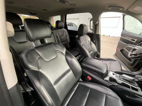 Used 2023 Kia Telluride LX image 36