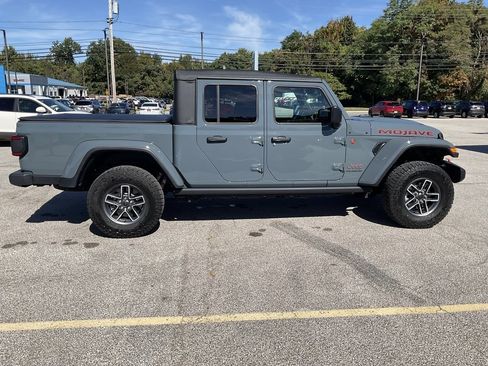 Used 2025 Jeep Gladiator Mojave w/ Convenience Group image 4