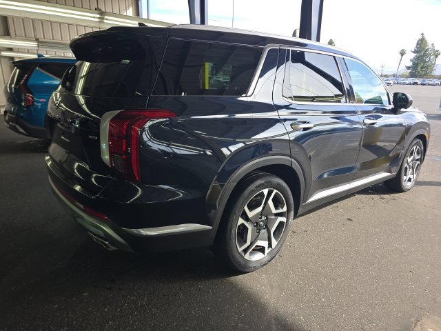 Used 2024 Hyundai Palisade Limited AWD/4WD image 3