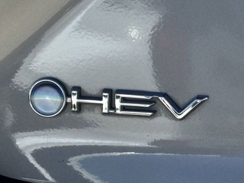 Used 2025 Toyota Camry SE image 10