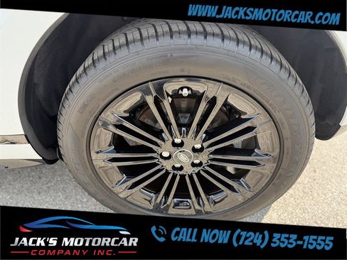 Used 2024 Land Rover Range Rover Evoque Dynamic SE image 32