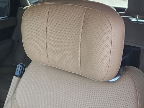 Used 2024 Land Rover Range Rover Autobiography image 17