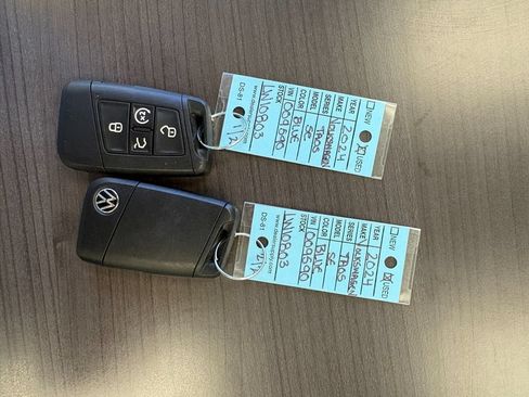 Used 2024 Volkswagen Taos SE w/ Panoramic Sunroof Package FWD image 56