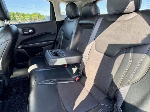 Used 2018 Jeep Compass Latitude w/ Popular Equipment Group AWD/4WD image 10
