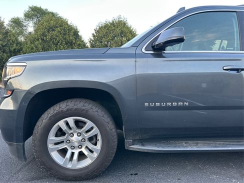 Used 2019 Chevrolet Suburban LT AWD/4WD image 23