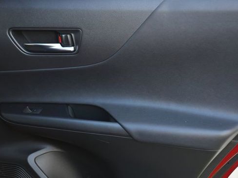 Used 2022 Toyota Venza LE image 25