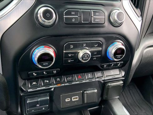 Used 2020 GMC Sierra 1500 SLT image 31