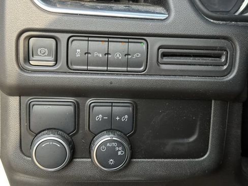 Used 2021 Chevrolet Suburban LT RWD image 24