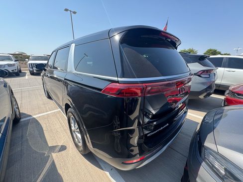 Certified 2022 Kia Carnival LX FWD image 3
