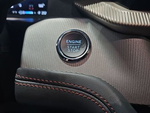 Used 2025 Ford Explorer Active image 17