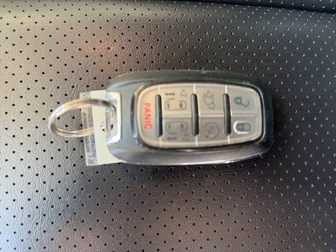 Used 2023 Chrysler Pacifica Touring-L FWD image 36
