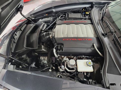 Used 2018 Chevrolet Corvette Stingray Coupe w/ Carbon Flash Badge Package image 29