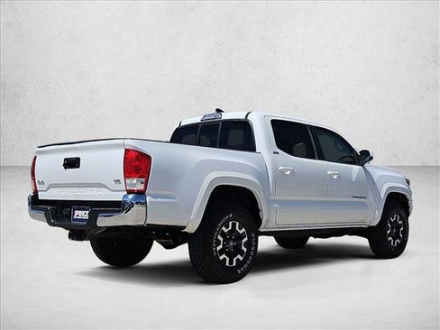 Used 2017 Toyota Tacoma SR5 AWD/4WD image 5