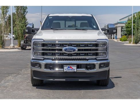 New 2025 Ford F250 Lariat w/ Chrome Package image 8