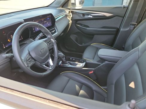 Used 2024 Chevrolet TrailBlazer ACTIV FWD image 3