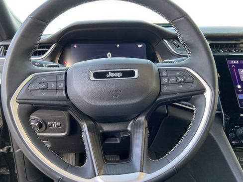 Used 2024 Jeep Grand Cherokee Altitude RWD image 36
