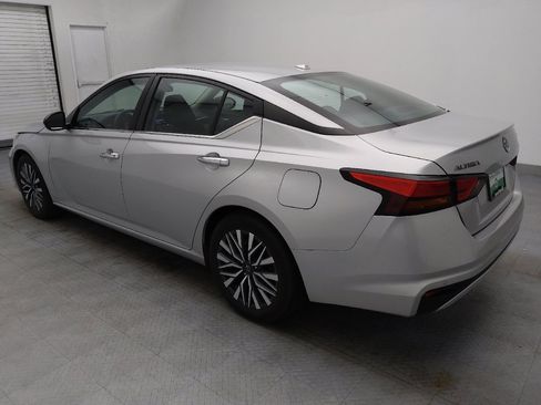 Used 2024 Nissan Altima 2.5 SV image 3