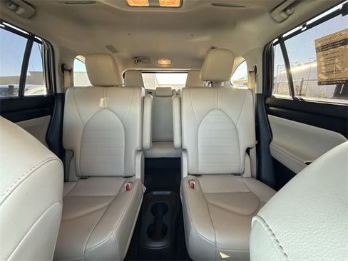 Used 2024 Toyota Highlander XLE image 22