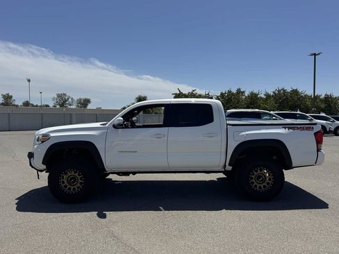 Used 2016 Toyota Tacoma TRD Off-Road AWD/4WD image 6
