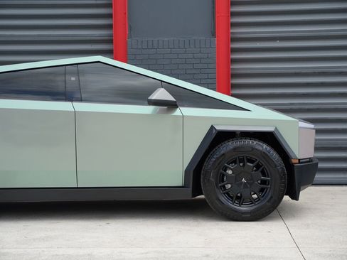 Used 2024 Tesla Cybertruck AWD Crew Cab image 6