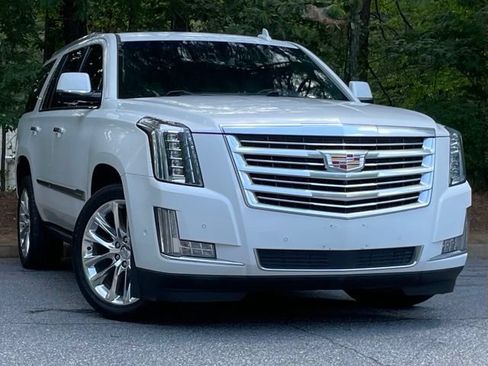 Used 2018 Cadillac Escalade Platinum RWD image 9