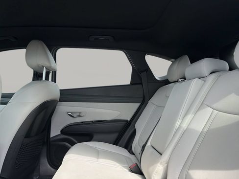 Used 2025 Hyundai Tucson Limited FWD image 17
