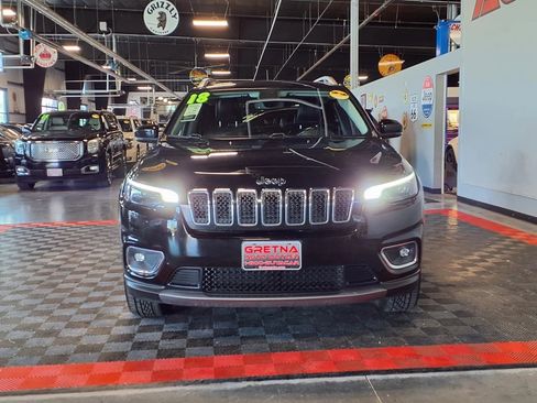 Used 2019 Jeep Cherokee Limited AWD/4WD image 2