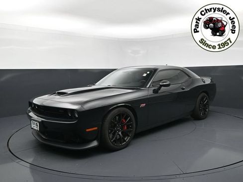 Used 2015 Dodge Challenger SRT w/ Technology Group RWD image 2