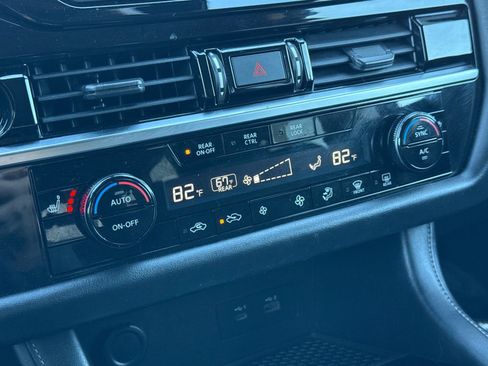 Used 2022 Nissan Pathfinder SV image 23