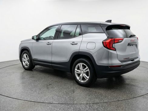 Used 2024 GMC Terrain SLE image 6