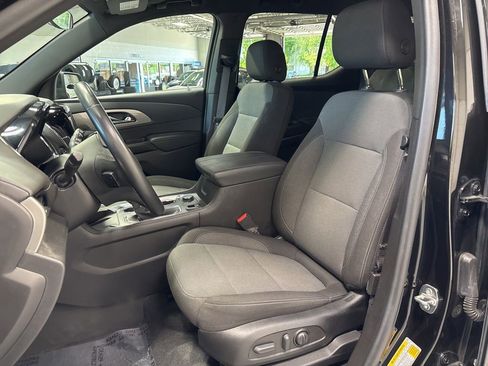 Used 2023 Chevrolet Traverse LT AWD/4WD image 9