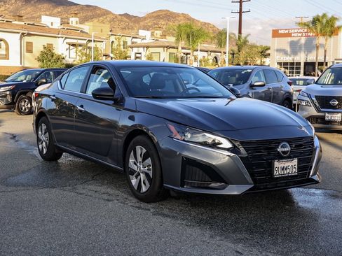 Used 2025 Nissan Altima 2.5 S image 2