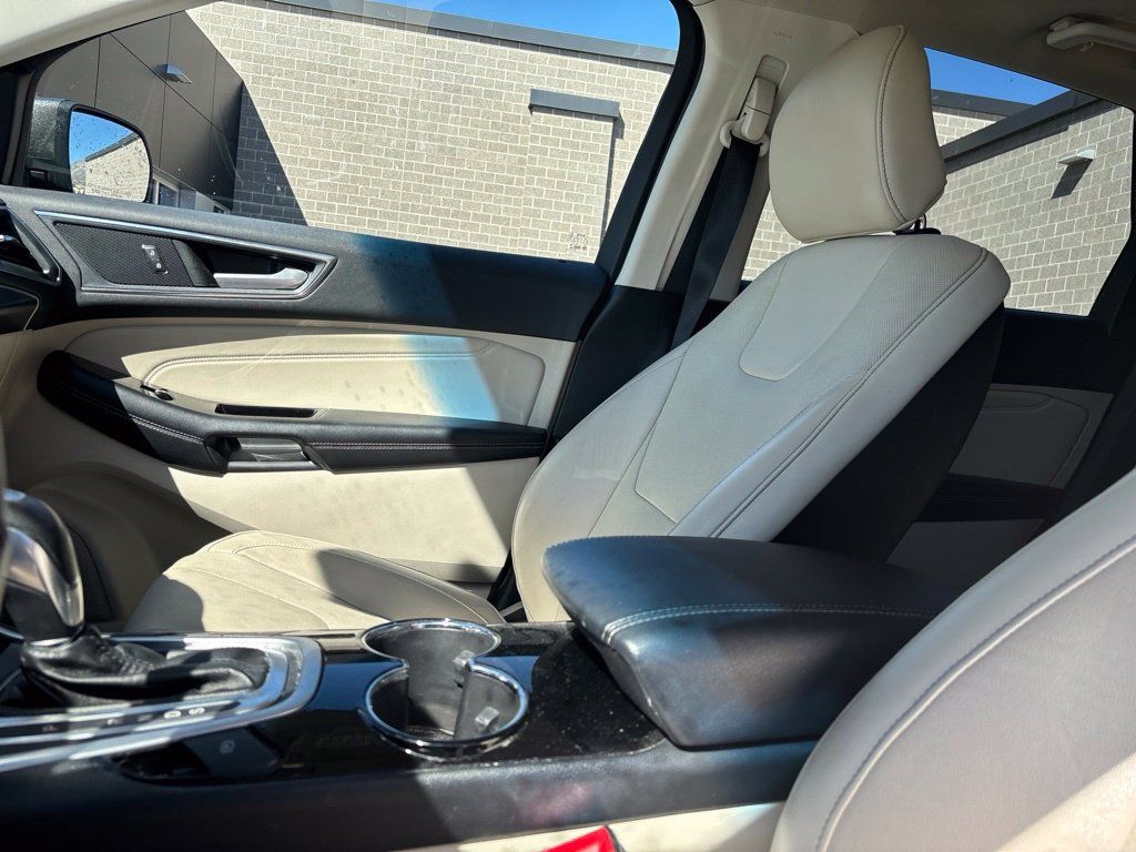 Used 2018 Ford Edge Titanium w/ Equipment Group 302A AWD/4WD image 6