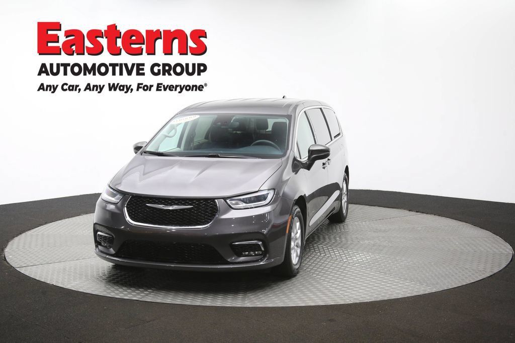 Used 2023 Chrysler Pacifica Touring-L FWD image 57