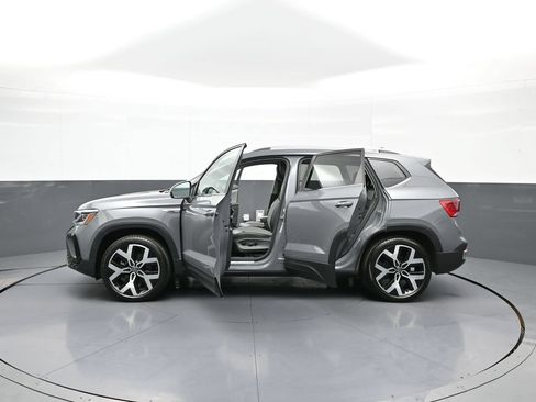 Used 2023 Volkswagen Taos SEL AWD/4WD image 43