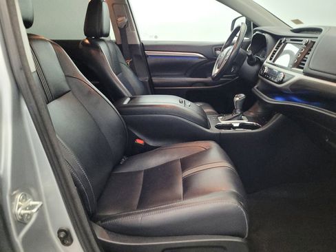 Used 2018 Toyota Highlander SE AWD/4WD image 21