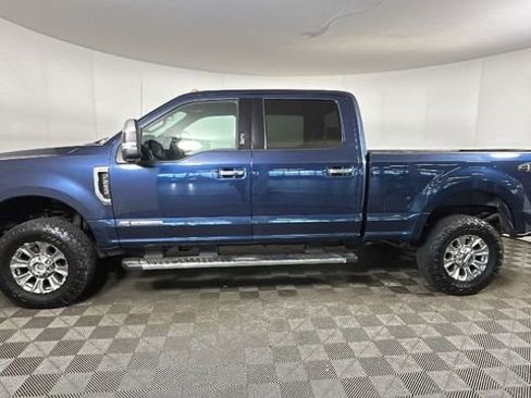 Used 2017 Ford F250 XLT w/ XLT Premium Package AWD/4WD image 6