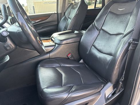 Used 2020 Cadillac Escalade Premium Luxury AWD/4WD image 13