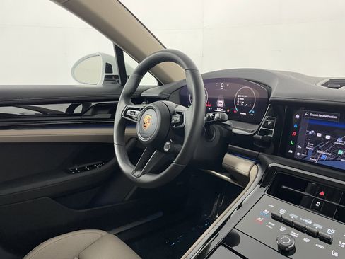 Certified 2026 Porsche Panamera image 12
