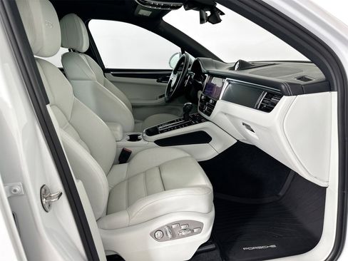 Certified 2022 Porsche Macan GTS image 29