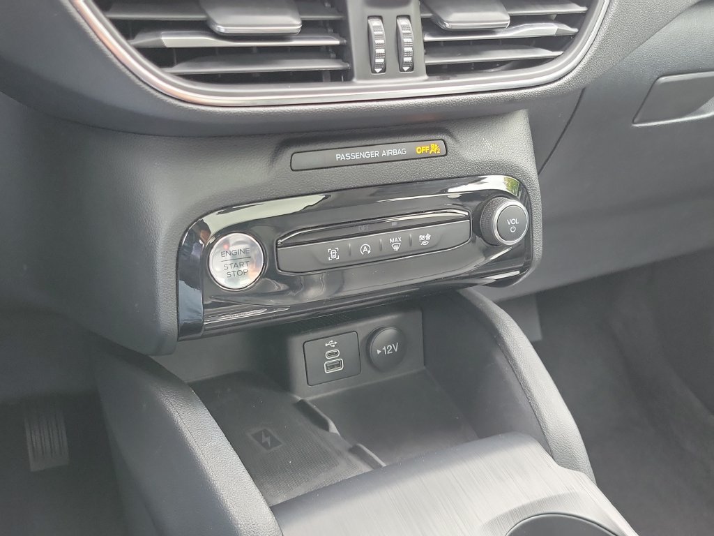 Certified 2025 Ford Escape Platinum AWD/4WD image 26