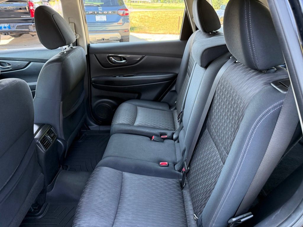 Used 2017 Nissan Rogue S AWD/4WD image 13