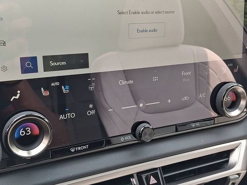 Used 2025 Lexus RX 350 Premium w/ Accessory Package (Z1) AWD/4WD image 18