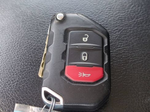 Used 2024 Jeep Wrangler Unlimited Rubicon 4xe AWD/4WD image 32