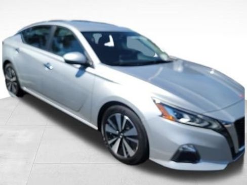 Used 2022 Nissan Altima 2.5 SV FWD image 3