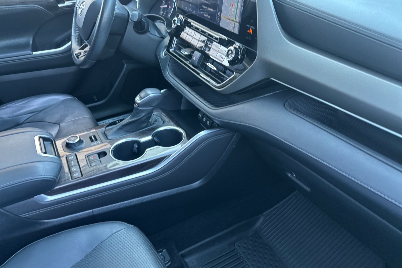Certified 2021 Toyota Highlander Limited AWD/4WD image 17
